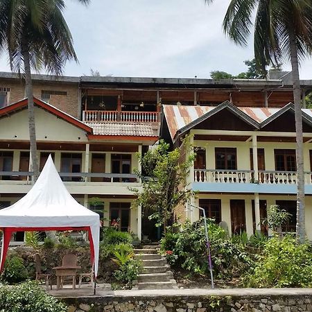 Sibayak Guesthouse Tuktuk Siadong Exterior foto