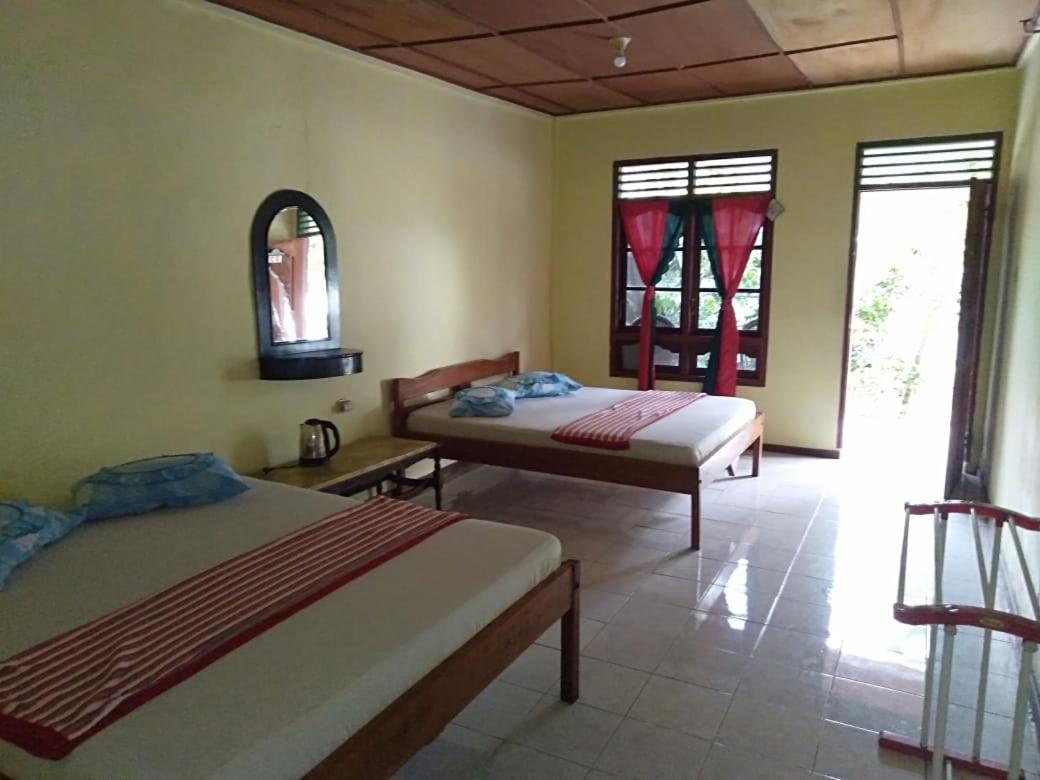 Sibayak Guesthouse Tuktuk Siadong Exterior foto