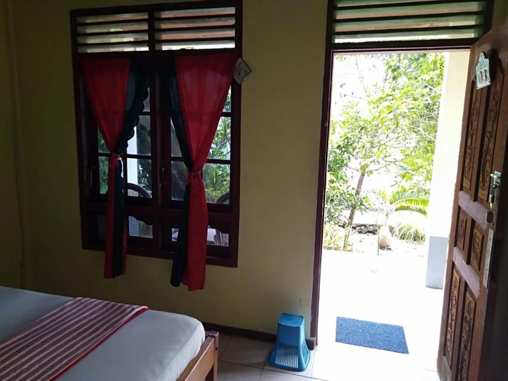 Sibayak Guesthouse Tuktuk Siadong Exterior foto