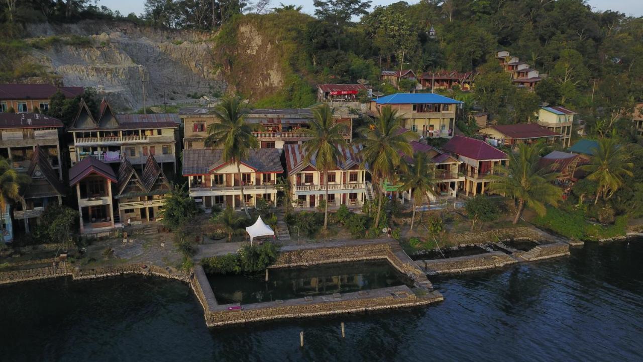 Sibayak Guesthouse Tuktuk Siadong Exterior foto
