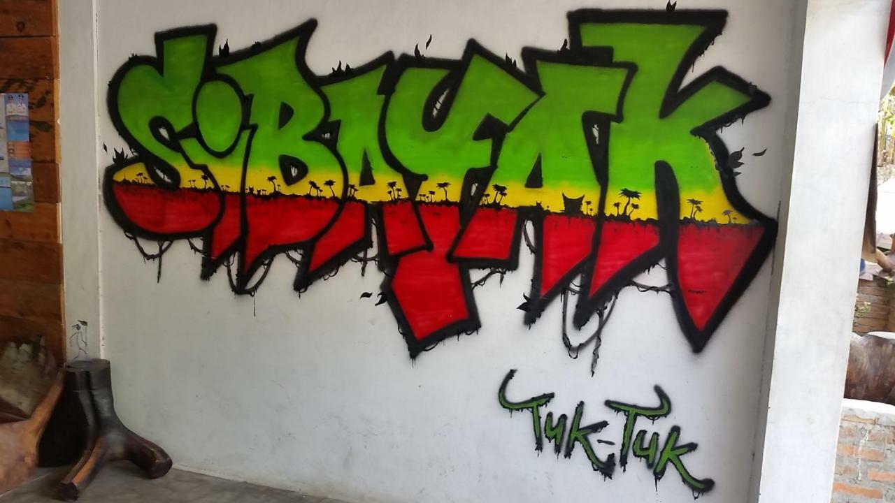 Sibayak Guesthouse Tuktuk Siadong Exterior foto