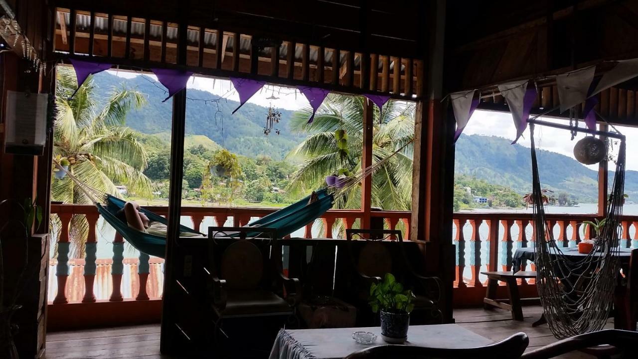 Sibayak Guesthouse Tuktuk Siadong Exterior foto