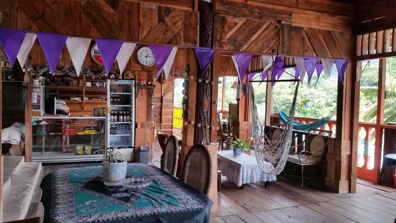 Sibayak Guesthouse Tuktuk Siadong Exterior foto