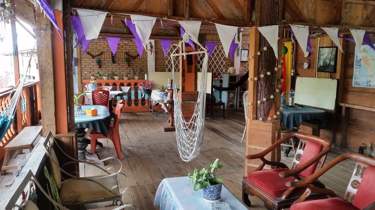 Sibayak Guesthouse Tuktuk Siadong Exterior foto