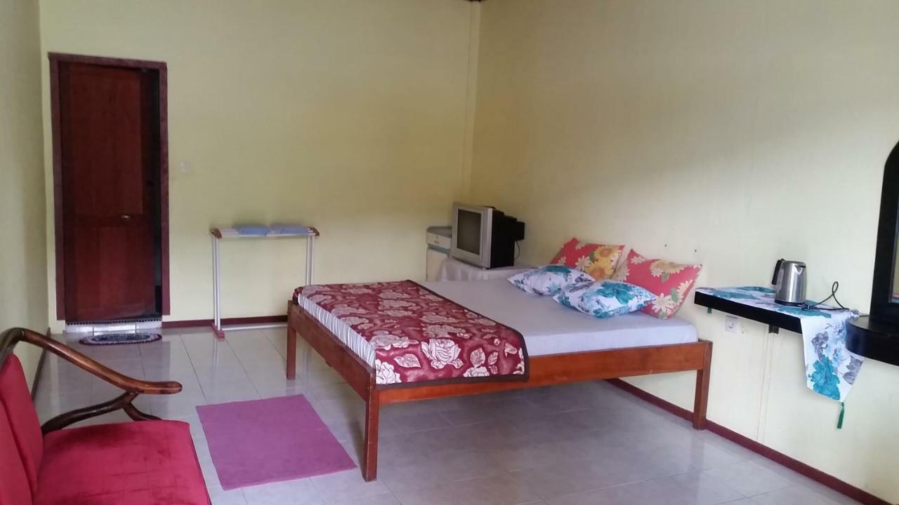 Sibayak Guesthouse Tuktuk Siadong Exterior foto