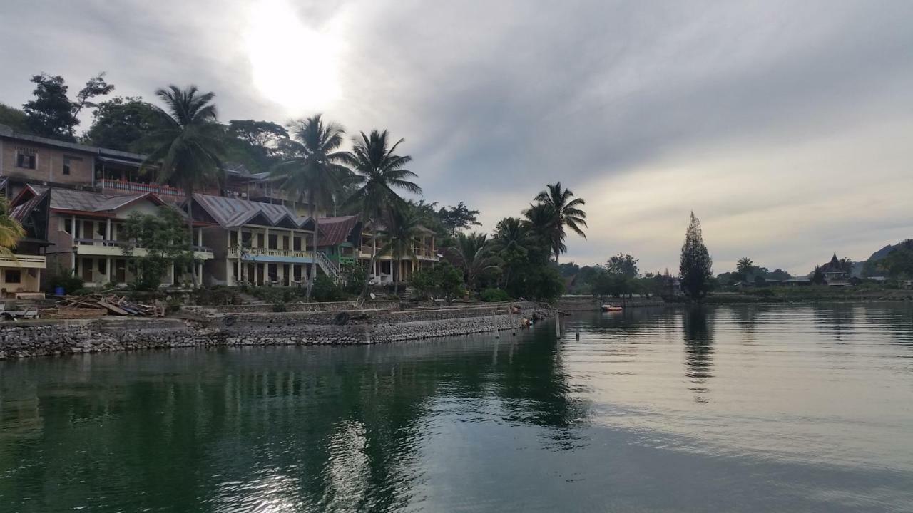 Sibayak Guesthouse Tuktuk Siadong Exterior foto