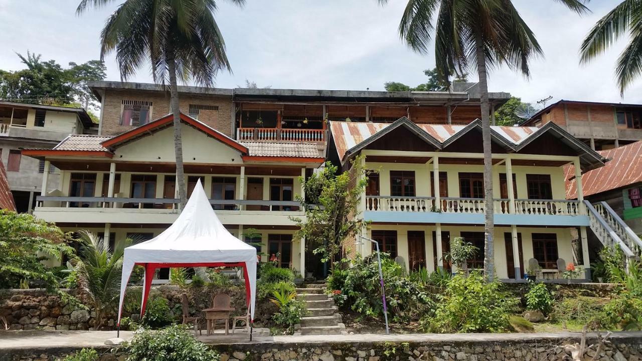 Sibayak Guesthouse Tuktuk Siadong Exterior foto