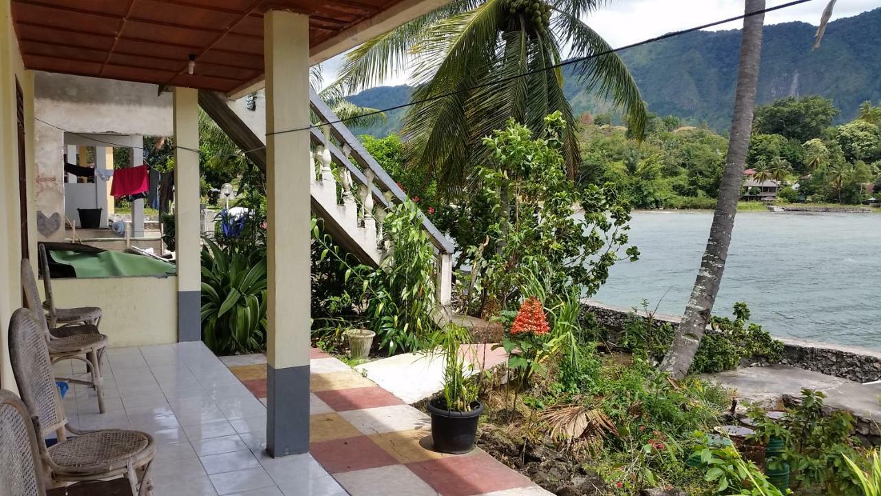 Sibayak Guesthouse Tuktuk Siadong Exterior foto
